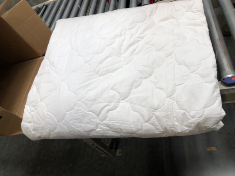 Photo 1 of comforter white size 90x90'' 