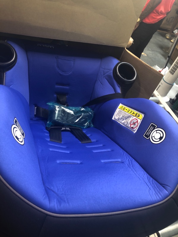 Photo 1 of Cosco Onlook 2-in-1 Convertible Car Seat, Rear-Facing 5-40 pounds and Forward-Facing 22-40 pounds and up to 43 inches, Vibrant Blue