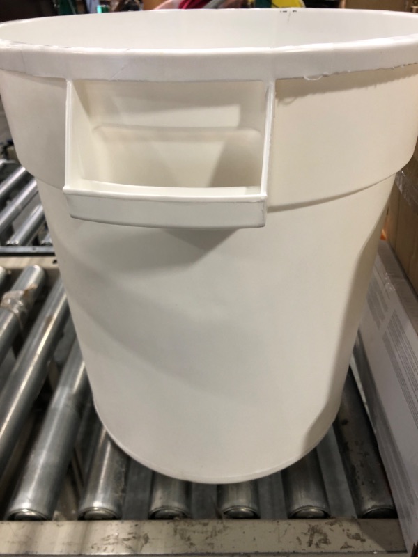 Photo 1 of AmazonCommercial 10 Gallon Heavy Duty Round Trash/Garbage Can, White, 2-pack WHITE 10 GALLON 2 pack