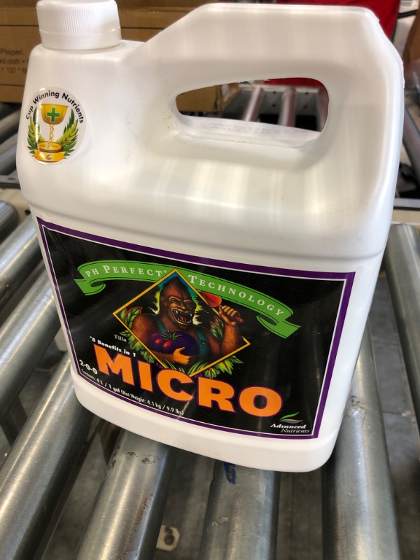 Photo 2 of Advanced Nutrients pH Perfect Micro - Base Nutrients for Expert Growers - 4L 4 L