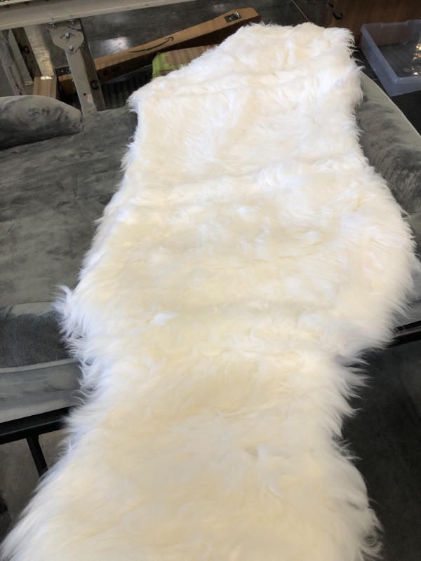 Photo 2 of Gracefur Australia Sheepskin Car Seat Cover Luxury Long Wool Front Seat Covers Fits Most Car, Truck, SUV, or Van 1 Piece (White)