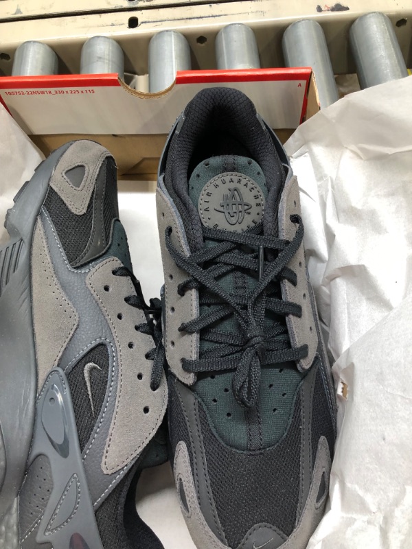 Photo 5 of Nike air huarache runner anthracite SIZE-10.5

**IN ORIGINAL PACKAGING**