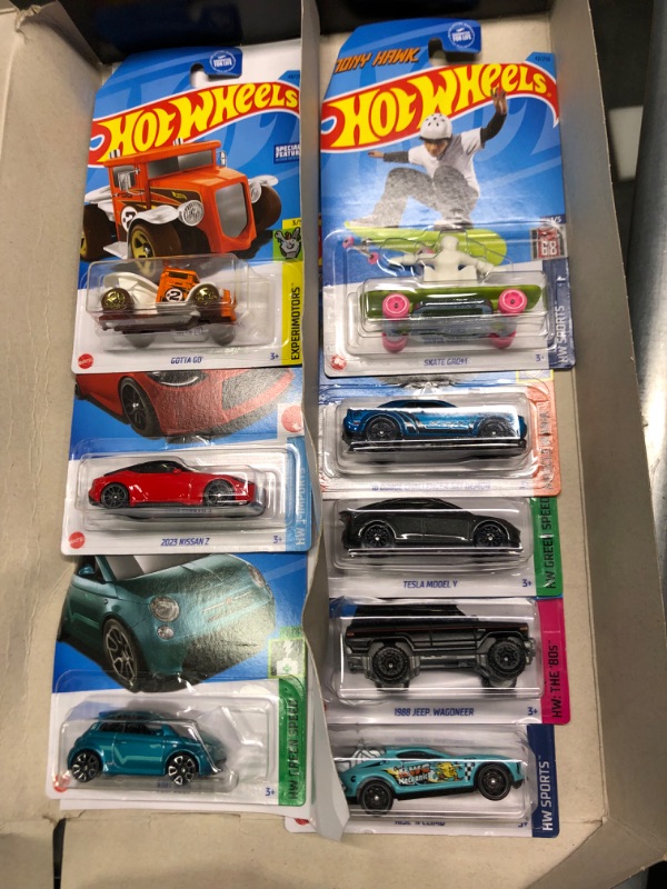 Photo 3 of Hot Wheels Black Box 15 Die-Cast Toy Cars or Trucks in 1:64 Scale, Mix G, Chance for Treasure Hunt or Super Treasure Hunt Car (Styles May Vary)