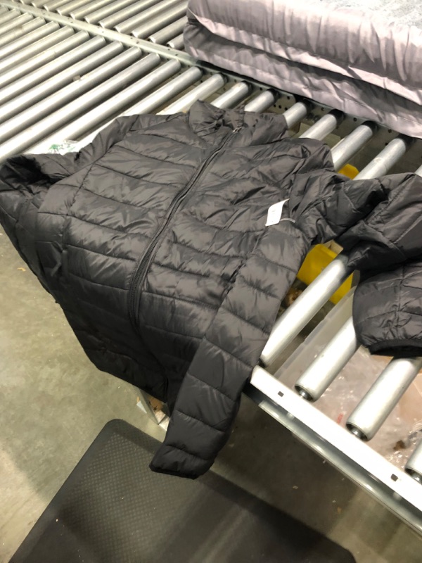 Photo 1 of Amazon Essentials Men's Packable Lightweight Water-Resistant Puffer Jacket (Available in Big & Tall) X-Small Black