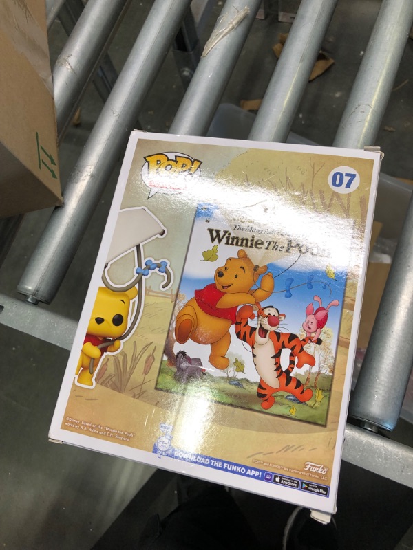 Photo 3 of Funko Pop! VHS Cover: Disney - Winnie The Pooh, Multicolor
*case damaged, not collectible anymore*