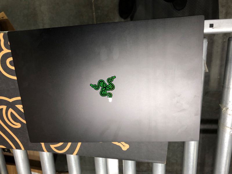 Photo 9 of Razer Blade 15 Gaming Laptop: NVIDIA GeForce RTX 3080 Ti - 12th Gen Intel 14-Core i7 CPU - 15.6” QHD 240Hz - 32GB DDR5 RAM, 1TB PCIe SSD - Windows 11 - CNC Aluminum - Chroma RGB - Thunderbolt 4 Intel 12th Gen RTX 3080 Ti QHD 240Hz
appears new open box