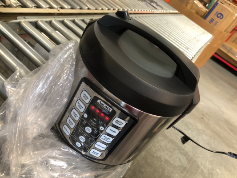 Photo 1 of Aroma Housewares ARC-5000SB Digital Rice, Food Steamer, Slow, Grain Cooker, Stainless Exterior/Nonstick Pot, 10-cup uncooked/20-cup cooked/4QT, Silver, Black Professional