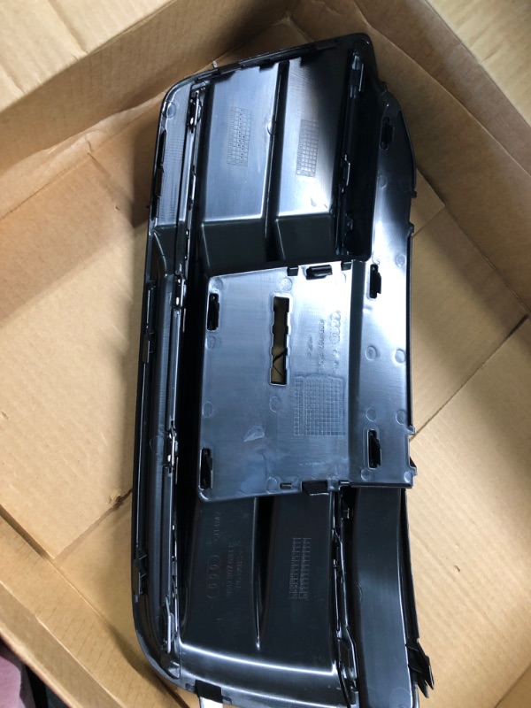 Photo 4 of XQSMWF Front Bumper Cover RH Passenger Side Fog Light Grille Bezel Insert Compatible with Audi Q5 2018-2020 80A807679DRU6 80A807245