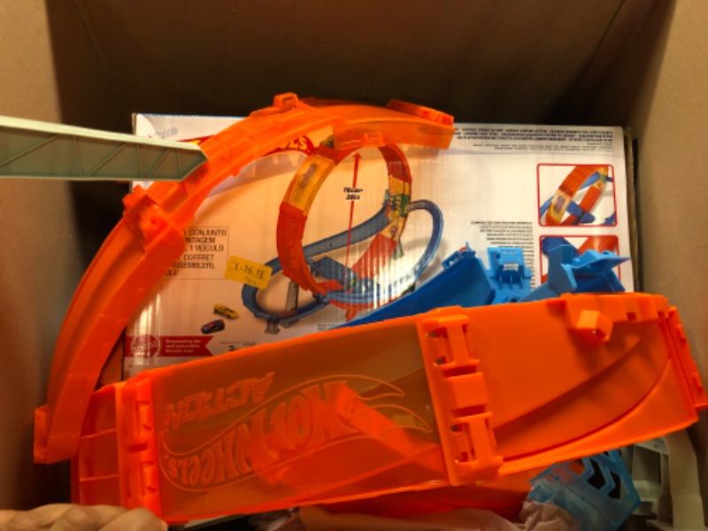 Photo 1 of Hot Wheels Massive Loop Mayhem Track Set with Huge 28-Inch Tall Track Loop Slam Launcher, Battery Box & 1 Hot Wheels 1:64 Scale Car, Designed for Multi-Car Play, Gift for Kids 5 Years Old & Up SIOC/FFP Track Set