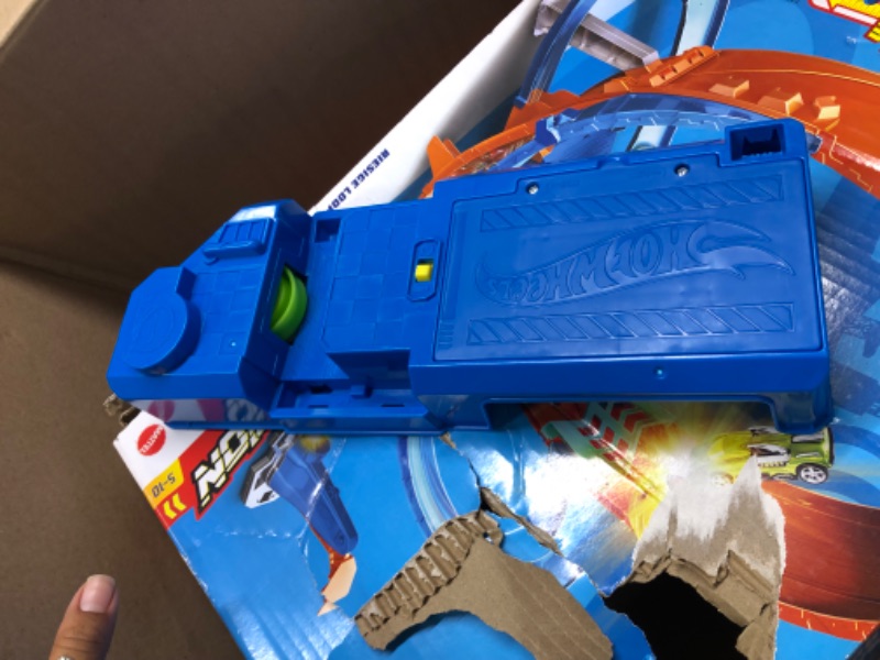 Photo 1 of Hot Wheels Massive Loop Mayhem Track Set with Huge 28-Inch Tall Track Loop Slam Launcher, Battery Box & 1 Hot Wheels 1:64 Scale Car, Designed for Multi-Car Play, Gift for Kids 5 Years Old & Up SIOC/FFP Track Set