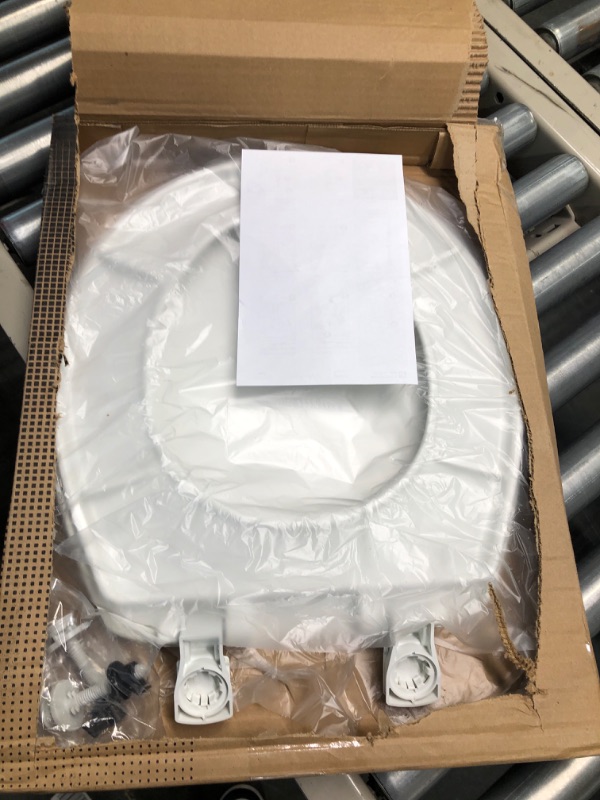 Photo 2 of BEMIS 730SLEC 000 Toilet Seat will Slow Close and Removes Easy for Cleaning, ROUND, Plastic, White 1 Pack Round White