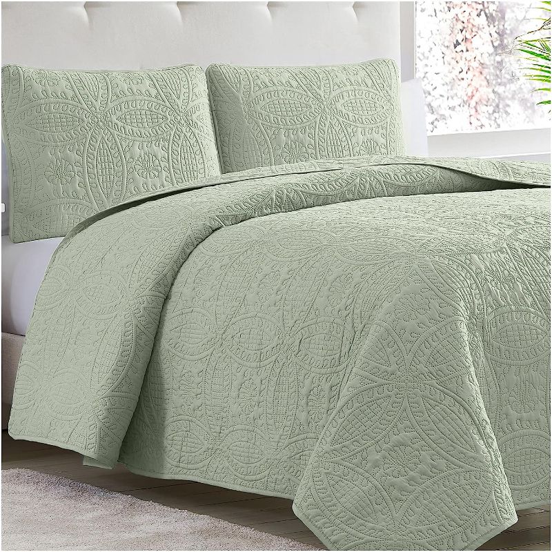 Photo 1 of 3 piece king quilt set - light green