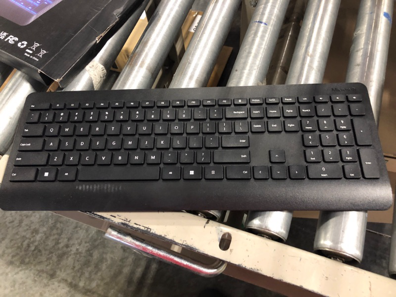 Photo 3 of Microsoft Wireless Desktop 3050 with AES - Black. Wireless Keyboard Built-in Palm Rest. Customizable Windows Shortcut Keys