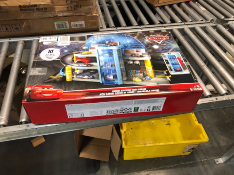 Photo 2 of Disney Pixar Cars 3 Florida Speedway Mega Garage [Amazon Exclusive]