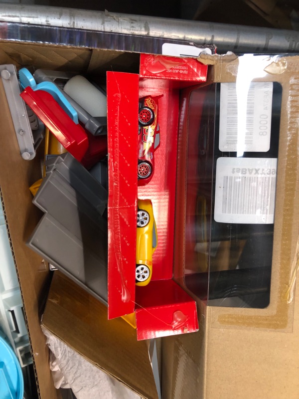 Photo 3 of Disney Pixar Cars 3 Florida Speedway Mega Garage [Amazon Exclusive]