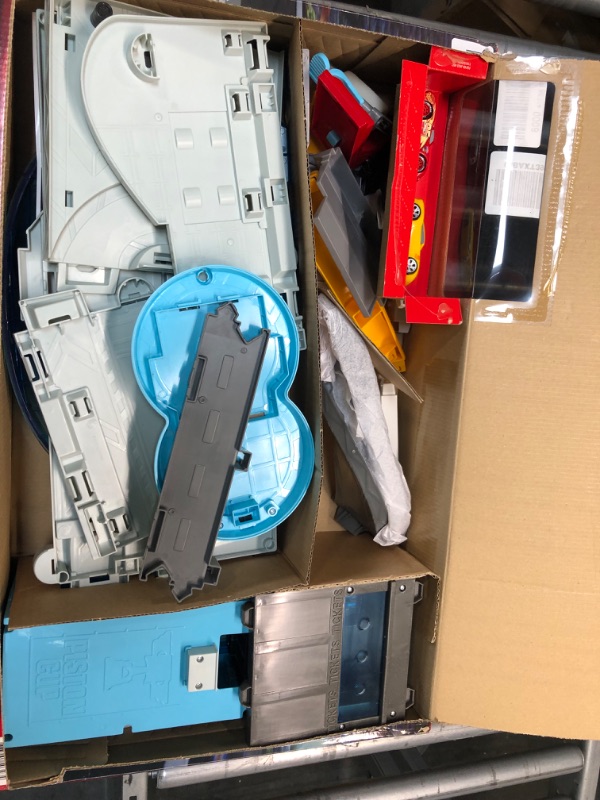 Photo 1 of Disney Pixar Cars 3 Florida Speedway Mega Garage [Amazon Exclusive]