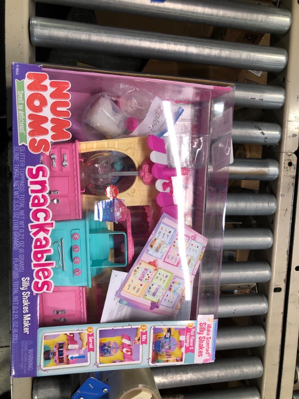 Photo 2 of Num Noms Snackables Silly Shakes Maker Playset