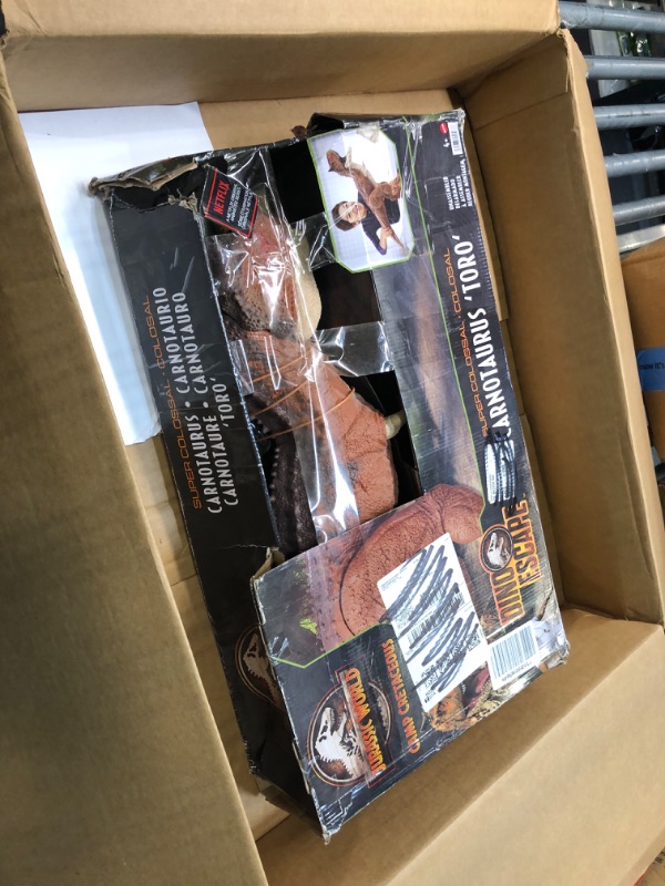 Photo 3 of Jurassic World Colossal Carnotaurus Toro Dinosaur Action Figure Camp Cretaceous with Stomach-Release Feature, 36-in/91-cm Long, Realistic Sculpting, Kid Gift Age 4 Years & Up