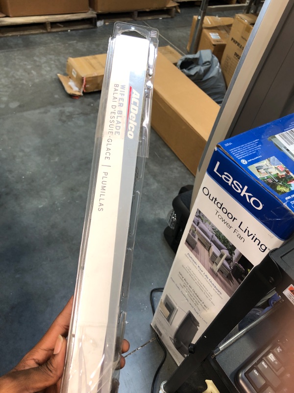 Photo 1 of ACDelco Silver 8-4422 Conventional Wiper Blade, 22 in (Pack of 1)