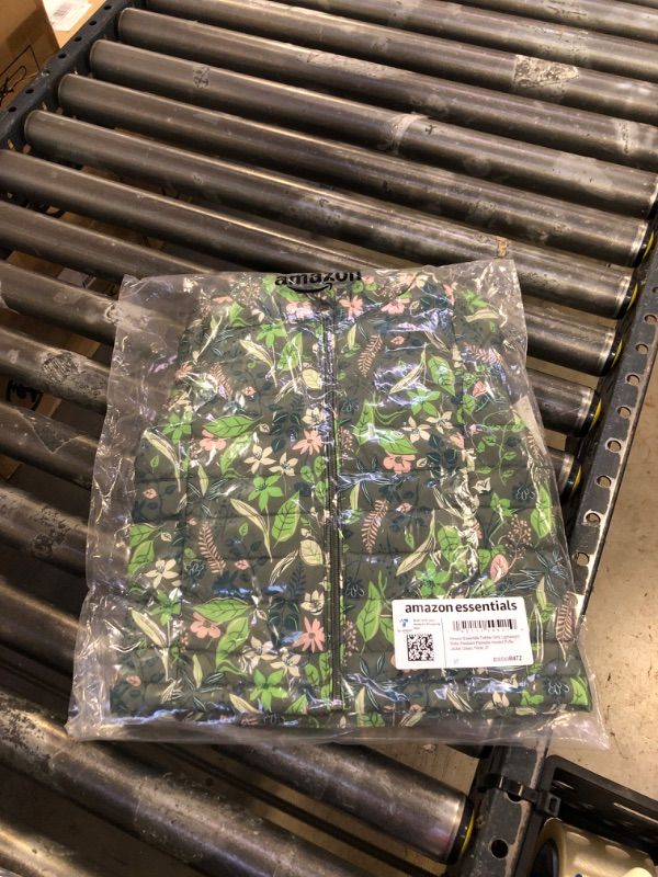 Photo 1 of Amazon Essentials Girls and Toddlers' Lightweight Water-Resistant Packable Hooded Puffer Jacket S Green, Floral