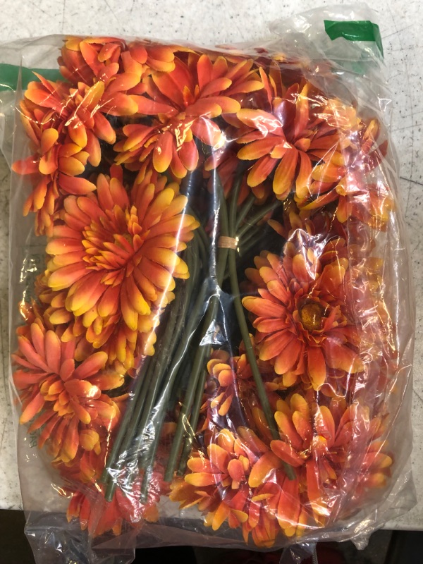 Photo 2 of 20 Pcs 20 Pcs Artificial Daisies Flower Fake Gerbera Daisy Faux Bouquet African Daisy Flower Artificial Flowers for Wedding Bridal Bouquet Party Home Kitchen Table Centerpiece (Orange)
