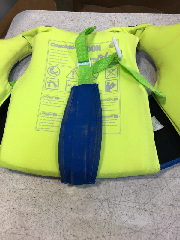 Photo 2 of Children's life vest M