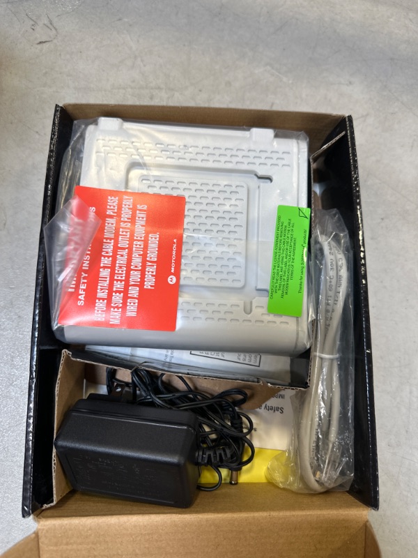 Photo 2 of ARRIS SURFboard SB6141 8x4 DOCSIS 3.0 Cable Modem - Retail Packaging- White