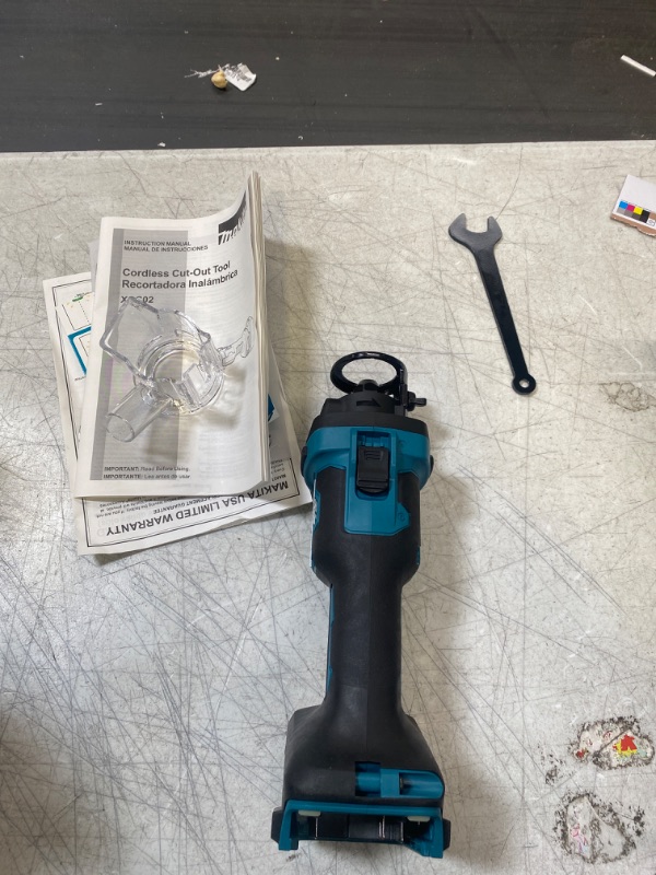 Photo 3 of Makita XOC02Z 18V LXT® Lithium-Ion Brushless Cordless Cut-Out Tool, AWS™ Capable, Tool Only Cut-Out Tool, Tool Only