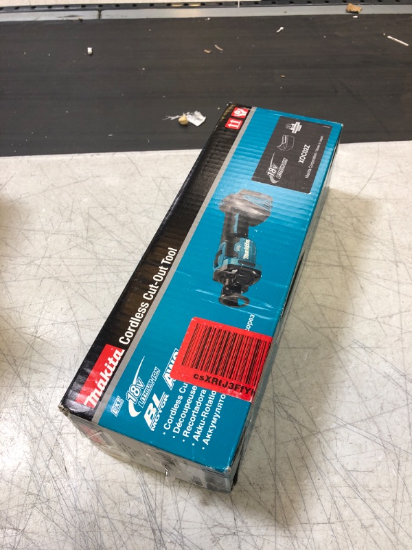 Photo 2 of Makita XOC02Z 18V LXT® Lithium-Ion Brushless Cordless Cut-Out Tool, AWS™ Capable, Tool Only Cut-Out Tool, Tool Only