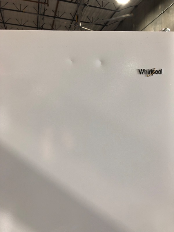 Photo 3 of Whirlpool 18.2-cu ft Top-Freezer Refrigerator (White)