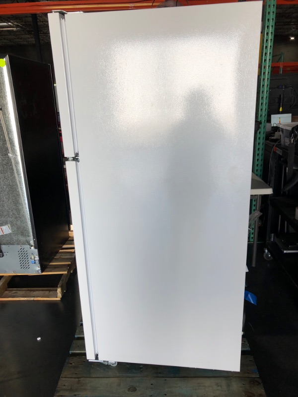 Photo 10 of Whirlpool 18.2-cu ft Top-Freezer Refrigerator (White)