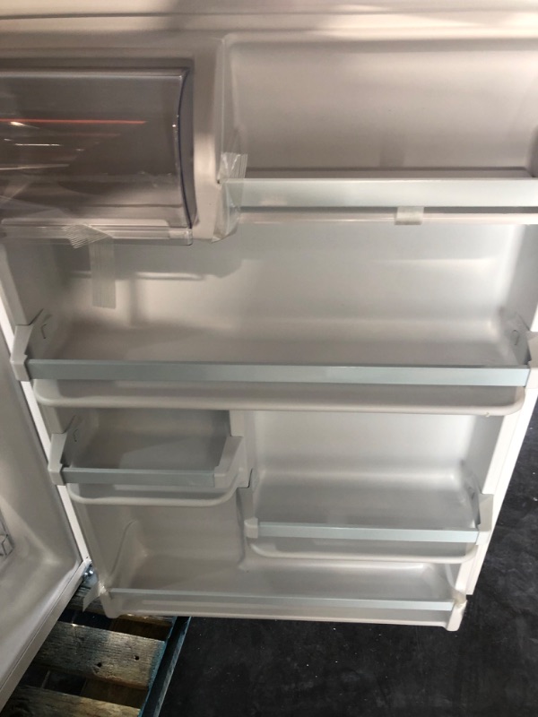 Photo 11 of Whirlpool 18.2-cu ft Top-Freezer Refrigerator (White)