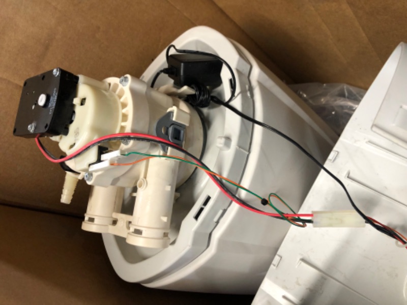 Photo 1 of ***USED - MISSING PARTS - UNABLE TO TEST***
Whirlpool WHELJ1 Central Water Filtration System, White