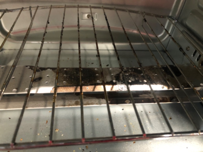 Photo 2 of **USED, DIRTY, DENTED**Hamilton Beach Sure-Crisp Air Fryer Countertop Toaster Oven, Fits 9” Pizza, 