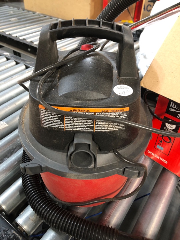 Photo 3 of (PARTS ONLY/ NO RETURNS) CRAFTSMAN CMXEVBE17250 2.5 Gallon 1.75 Peak HP Wet/Dry Vac, Portable Shop Vacuum with Attachments