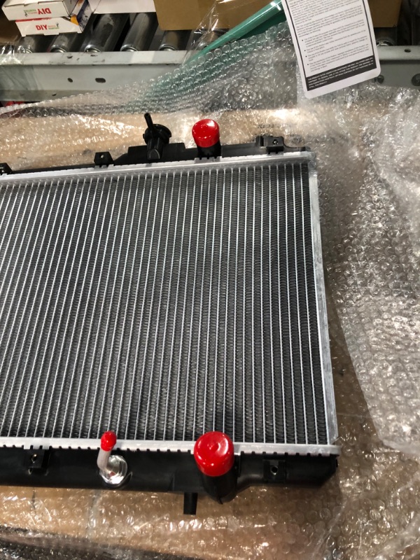 Photo 3 of DNA Motoring OEM-RA-2051 OE Style 1-Row Aluminum Direct Fit Radiator Compatible with 97-01 Honda CR-V, 26-5/16" W X 13-3/4" H X 1-1/4" D, 1-1/4" Inlet, 1-1/4" Outlet 97-01 CR-V