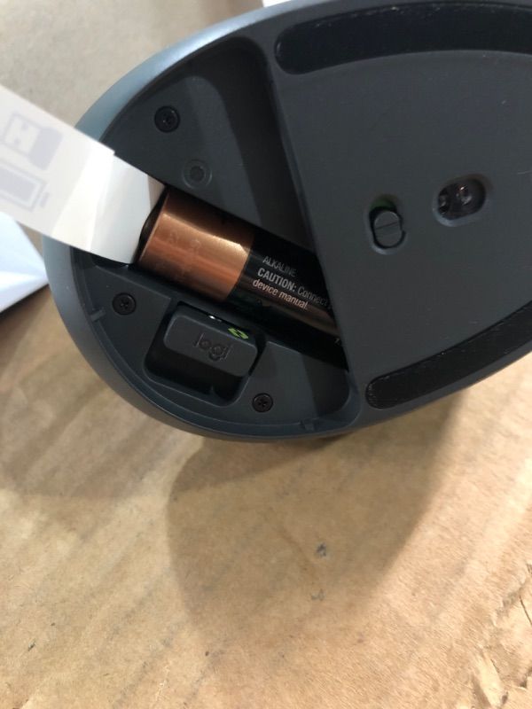 Photo 3 of Logitech Lift Vertical Ergonomic Mouse
