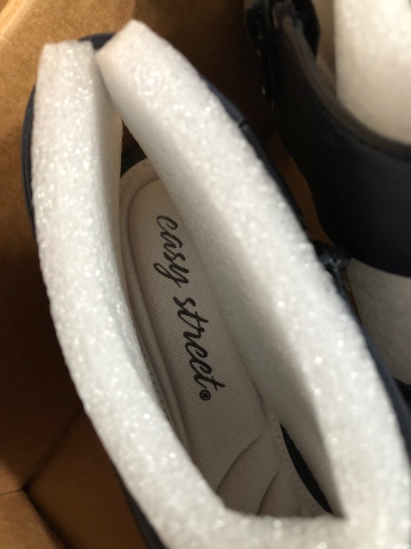 Photo 1 of Easy Street Women's Venue Dress Shoe Pump Size 8 Navy/Gore