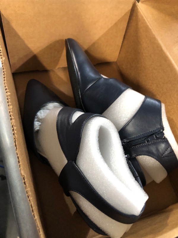 Photo 1 of Easy Street Women's Venue Dress Shoe Pump Size 8 Navy/Gore
