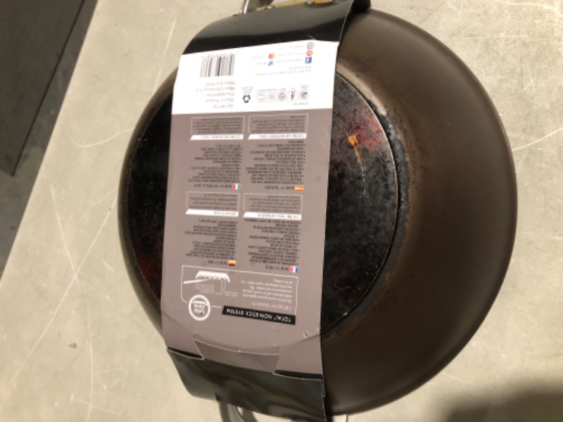 Photo 4 of ***USED - DIRTY - SEE NOTES***
Circulon Symmetry Hard Anodized Nonstick Wok / Stir Fry Pan with Helper Handle - 14 Inch, Red 14" Merlot