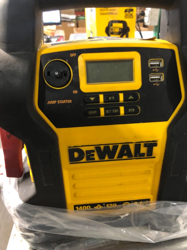 Photo 3 of ***USED - DAMAGED - UNTESTED - SEE NOTES***
DEWALT DXAEJ14 Digital Portable Power Station Jump Starter: 1400 Peak/700 Instant Amps