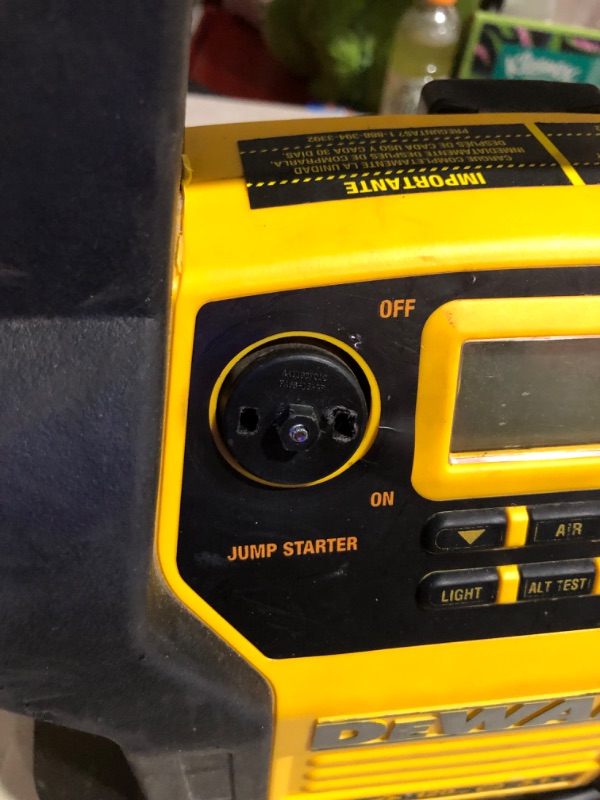 Photo 6 of ***USED - DAMAGED - UNTESTED - SEE NOTES***
DEWALT DXAEJ14 Digital Portable Power Station Jump Starter: 1400 Peak/700 Instant Amps