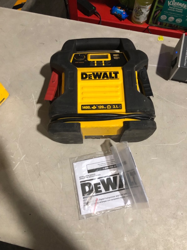 Photo 5 of ***USED - DAMAGED - UNTESTED - SEE NOTES***
DEWALT DXAEJ14 Digital Portable Power Station Jump Starter: 1400 Peak/700 Instant Amps