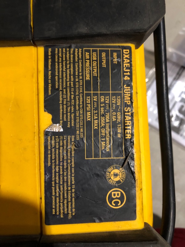 Photo 7 of ***USED - DAMAGED - UNTESTED - SEE NOTES***
DEWALT DXAEJ14 Digital Portable Power Station Jump Starter: 1400 Peak/700 Instant Amps