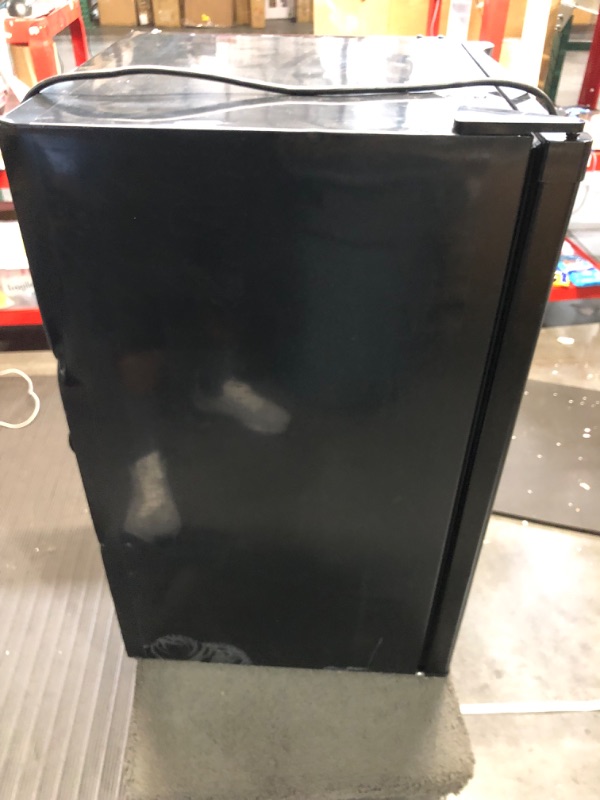 Photo 3 of *PARTS ONLY/ SEE NOTES****
Comfee CRM44S3ABB Compact Refrigerator Cubic Feet Black 4.4 Cuft Refrigerator