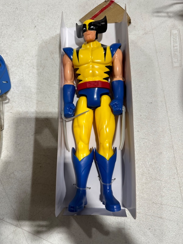 Photo 3 of *USED* Marvel Legends Series X-Men Wolverine Return of Wolverine Action Figure 6-Inch Collectible Toy,1 Accessory MVL XMEN LEGENDS WOLVERINE