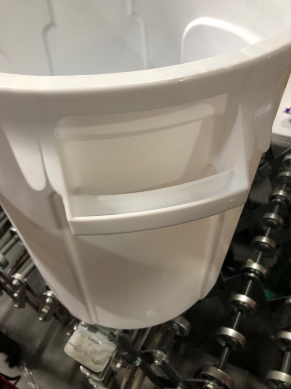 Photo 4 of Brute 10 Gal. White Plastic Round Trash Can