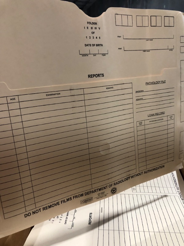 Photo 4 of Smead End Tab X-Ray Jacket with Pocket, Straight-Cut Tab, Printed Front, 18-1/4" W x 14-1/2" H, Manila, 100 per Box (66300)