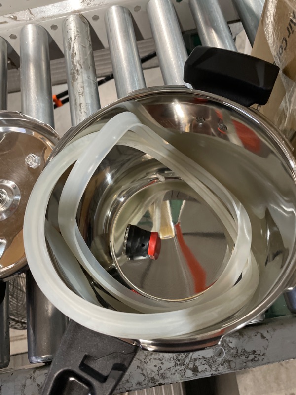 Photo 1 of *Damaged* Thickened Stainless Steel Pressure Cooker Cookware Pressure Canner Rice Cooker with Spring Valve Safeguard Devices, Compatible with Gas & Induction Cooker Explosion-proof 4Liter 4 Liter
