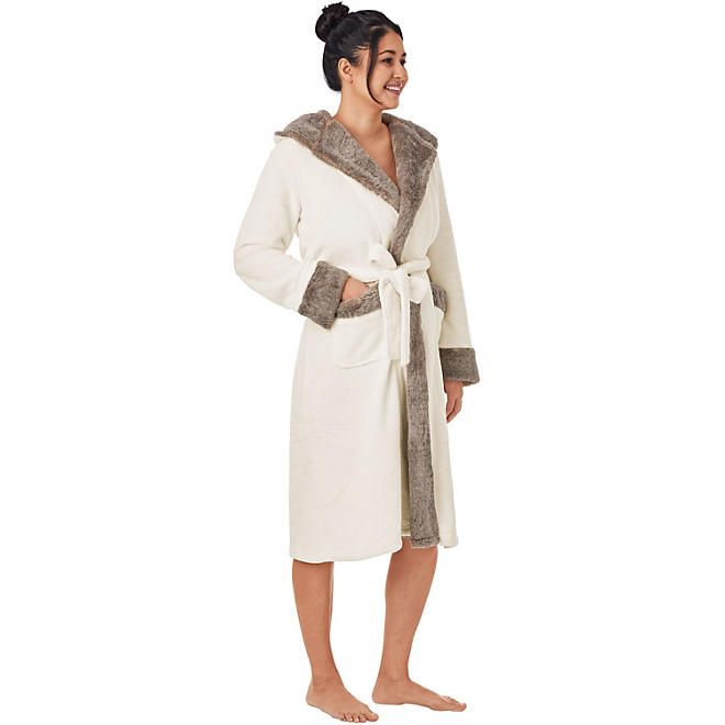 Photo 1 of Member's Mark Plush Robe, Large